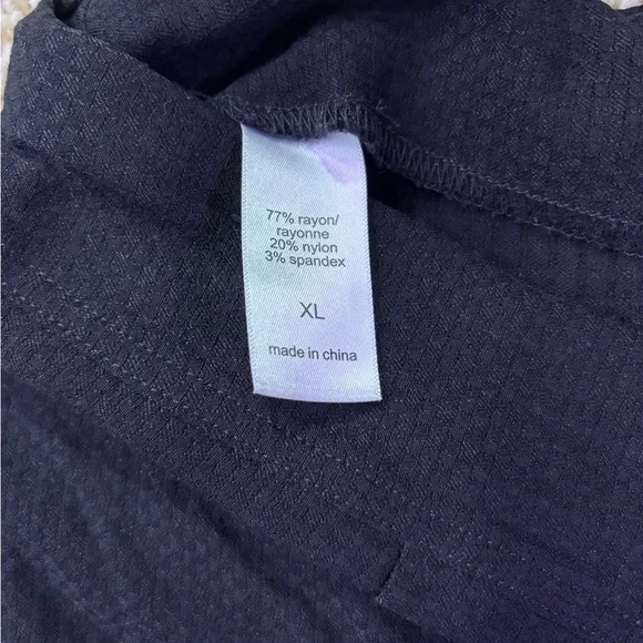 Maurices Women's Bengaline Black Capris - XL - Picture 3 of 3